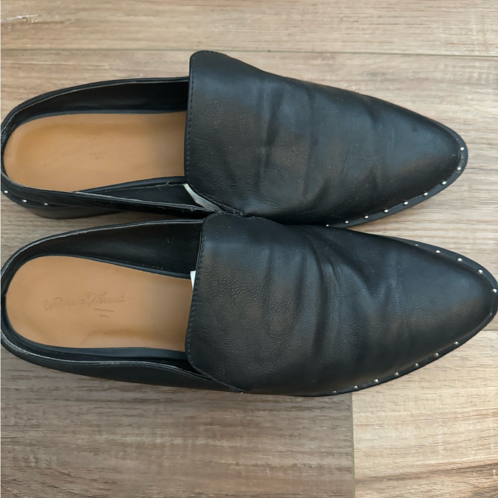 Universal Threads mules